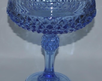 Compota de cristal vintage Indiana Glass color azul pálido con punta de diamante.