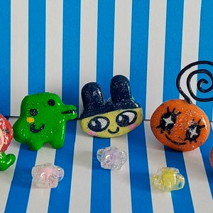 Tamagotchi Polymer Clay Pins (Mametchi/Kuchipatchi/Memetchi/Violetchi/Ichigotchi)