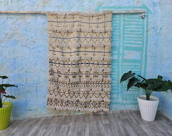Vintage handira  Boujaad rug  3.4 X5 FT     , Authentic Moroccan rug, Vibrant Boujaad Rug, Wool Rug, Berber Rug 105X158NCM