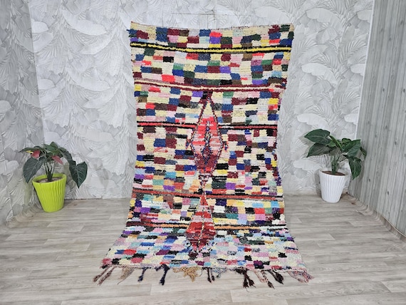 ヴィンテージ ブジャード ラグ: 4.5 x 7.5 フィートの本物のモロッコ