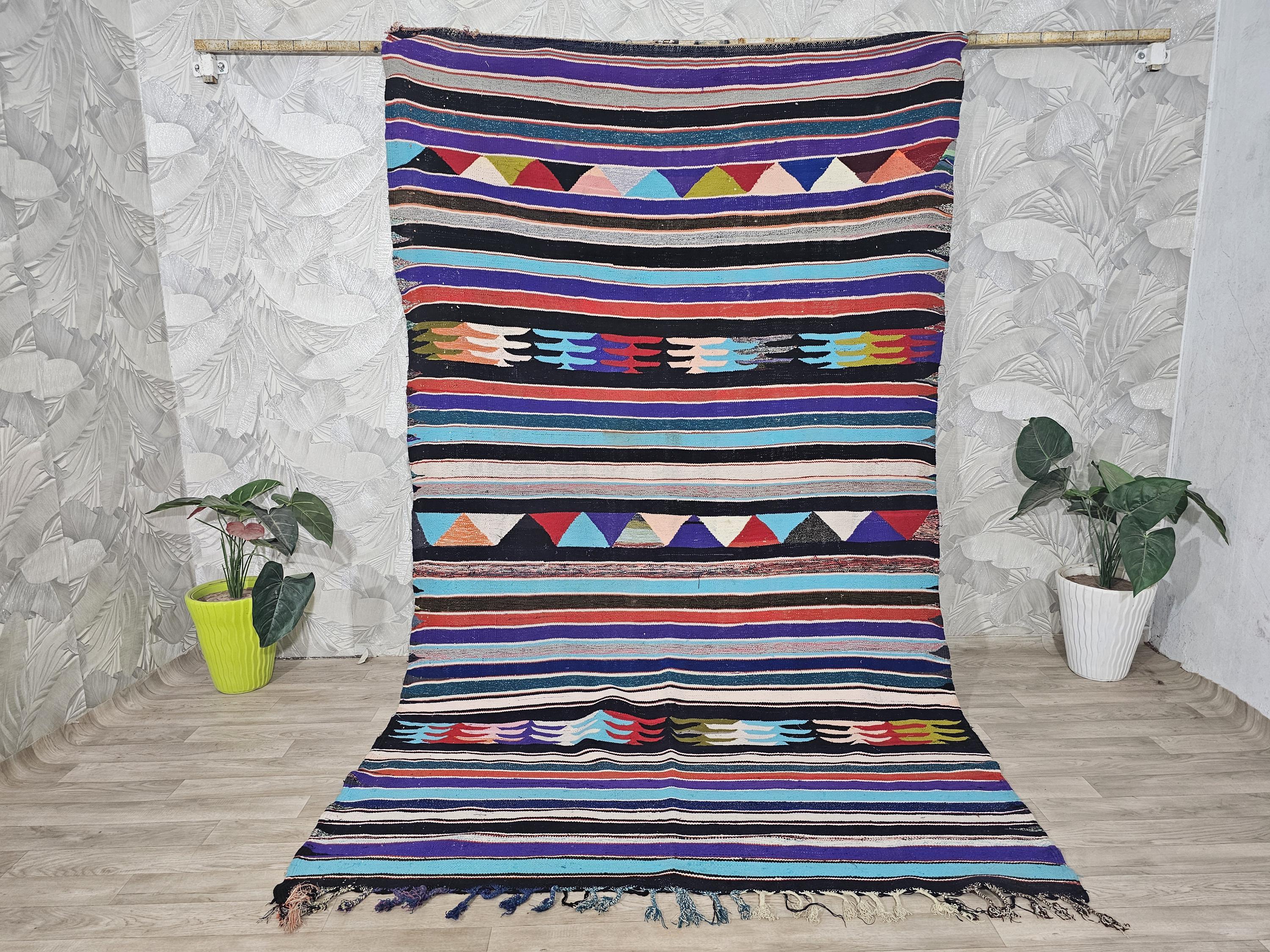 ヴィンテージ幾何学模様のモロッコブランケット：ボヘミアンソファ