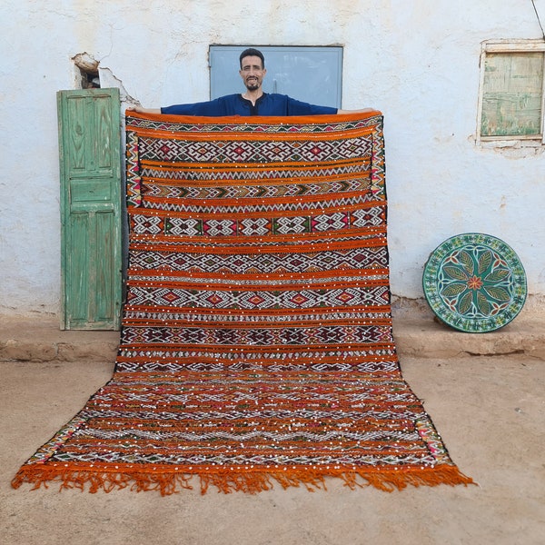 Handgewebter Oranger Kelim Teppich: Marokkanischer Boho Wohndekor