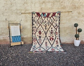 Alfombra Azilal auténtica anudada a mano - Crema con arte tribal geométrico abstracto 1,5 x 2,7 m