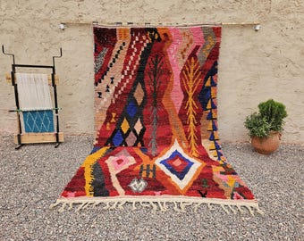 Färgglad handvävd berbermatta i marockansk stil – boho-matta, livfullt tribalmönster, unik hantverksinredning