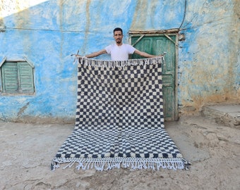 Handgjord rutig marockansk ullmatta: Berber Azillal Design