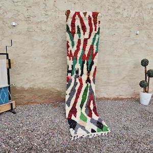 Handwoven Wool Azilal Runner Rug – Colorful Cream Green Zigzag Berber Hallway Carpet