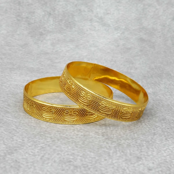 Gold plated bangles / Antique kada / Golden bangles / Gift for her / Indian kada / Gifts for women / Indian jewelry / Matte gold bangles