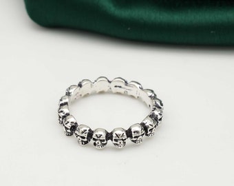 Anillo de calavera de plata hecho a mano: joyería gótica de Halloween,