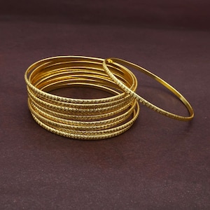Classic Gold Bangle, Set Of Bangles, Plain Gold Bangle, Stackable bangle, statement bangle, dainty bangle, Gift For mom, Hammered Bangles