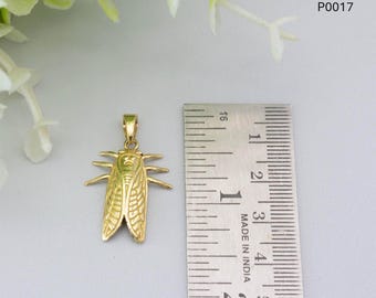 Collar de insectos de latón bañado en oro: dije de cucaracha, mosca y cigarra.