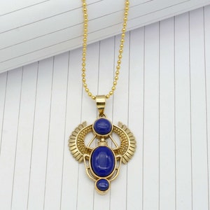 Lapis Scarab Pendant, Złoty naszyjnik Scarab, Scarab Pendant, Biżuteria Talisman, Trzecie Oko, Boho Pendant, Etniczny Pendant, Illuminati Pendant