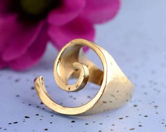 Gold Spiral Ring, Swirl Ring, Gold Wired Ring,  Hypnotic Ring, Spiral Brass Ring, Handmade Dainty Ring, Boho Ring, Wired Band, Spiral Band