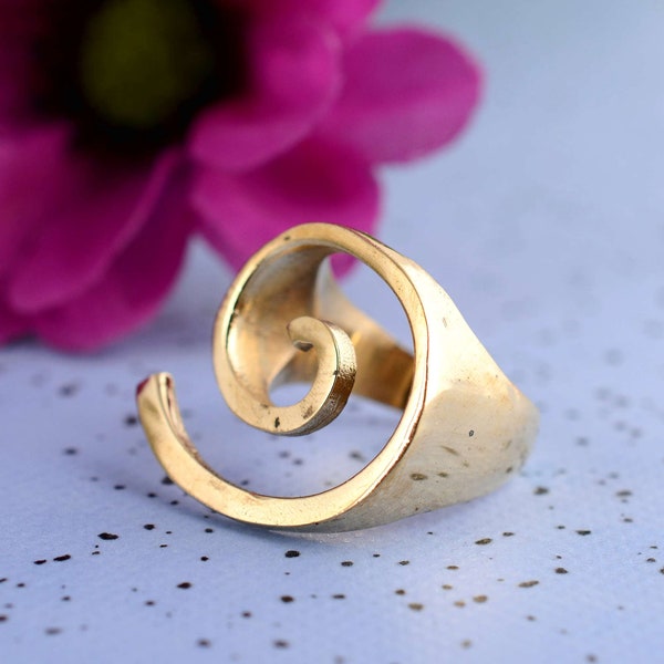 Gold Spiral Ring, Swirl Ring, Gold Wired Ring,  Hypnotic Ring, Spiral Brass Ring, Handmade Dainty Ring, Boho Ring, Wired Band, Spiral Band