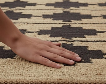 Handgemaakt geometrisch platgeweven vloerkleed van jute en hennep – natuurlijk gevlochten oppervlaktemat met textuur