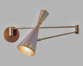 Kinkiet ścienny z regulowanym kinkietem w stylu Mid Century Modern z mosiądzu | Ręcznie robiona lampka nocna do czytania inspirowana stylem Stilnovo | Kinkiet w stylu vintage