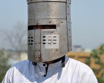 Hełm Rycerza Monty Pythona – replika średniowiecznego Wielkiego Hełmu | Hełm cosplay Świętego Graala | Zbroja kostiumowa Czarnego Rycerza | Rekwizyt do LARP-ów i ekspozycji