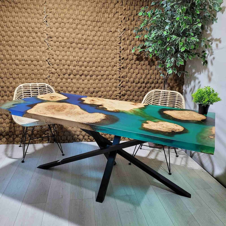 Table à manger époxy faite main en bois massif, résine époxy bleue, bois naturel image 3