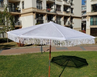 Macrame Boho Umbrella Parasol de plage et d'extérieur pliable élégant avec auvent en fil de coton avec parapluie à franges