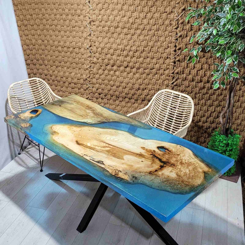 Table à manger époxy faite main en bois massif, résine époxy bleue, bois naturel image 4