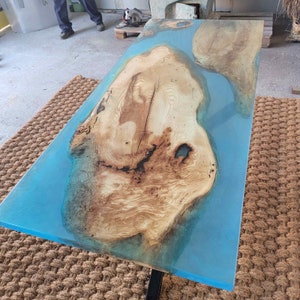 Table à manger époxy faite main en bois massif, résine époxy bleue, bois naturel image 5
