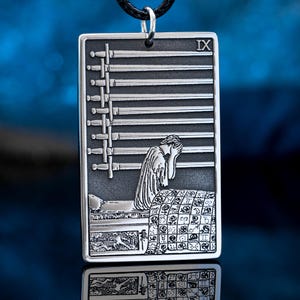 Tarothanger Nine of Swords – bescherming en helderheid amulet voor angstverlichting, occulte accessoires, mystiek meesterschap, magische talisman amulet