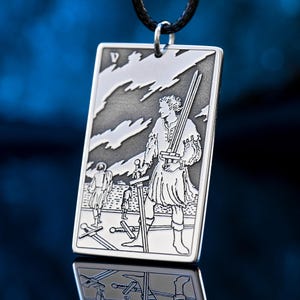 Pendentif carte de tarot des arcanes mineurs Five of Swords | Accessoires occultes | Maîtrise mystique | amulette de la kabbale talisman magique occulte