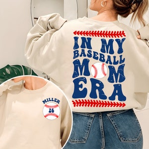 PERSONALIZZATA Nella mia felpa dell'era della mamma del baseball, camicia personalizzata della mamma del baseball, girocollo per il giorno del gioco retrò, camicia sportiva per la vita della mamma, regalo della mamma della squadra