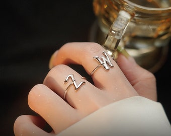 Sierlijke eerste ring, aangepaste alfabet letter ringen, gepersonaliseerde naam ring voor haar, minimalistische verstelbare ring voor moeder bruidsmeisje, cadeau idee