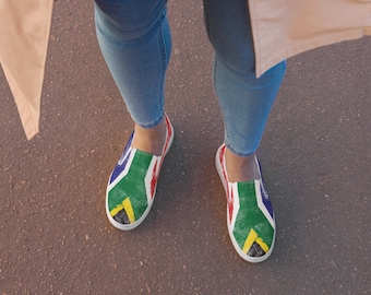 SOUTH AFRICAN Flag on White - Women’s slip-on canvas shoes