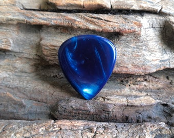 Catalin Guitar Pick - Dark Blue / Free USA shipments for orders over 35 usd and everywhere else for orders over 45 usd