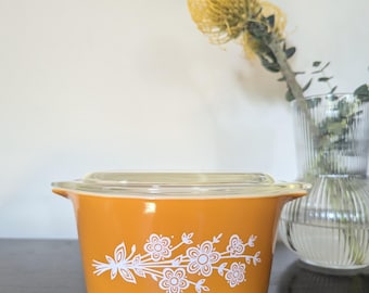 Vintage 1981 Pyrex Butterfly Gold | 473-B gryta med lock | Orange & vit | Corning USA | Pyrex Collector | Chip avslöjad