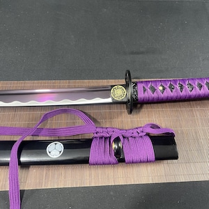 Katana artesanal Purple Blade de acero al carbono 1060. Auténtica katana japonesa. Regalo para novio o esposo.