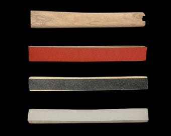 Empuñadura de katana hecha a mano con piel de pescado y cuero sintético.