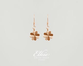 Oorbellen klavertje vier, sierlijke 18k gouden klaveroorbellen, hangoorbellen, geluksoorbellen, cadeau voor haar, dagelijks gebruik