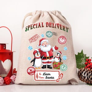 Saco de Papai Noel Sublimação Design PNG, Saco de Presente de Natal PNG Arquivo Saco 20X27 Polegadas Papai Noel com Presentes Pinguins PNG Download Digital Instantâneo