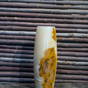 297) Paire de vases d'ornement en marbre, onyx et bronze doré