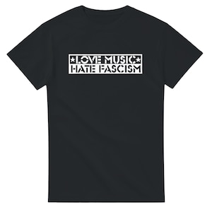 Unisex T-Shirt "Love Music, Hate Fascism" – Gildan® 5000 | 100 % Baumwolle