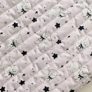 Tela acolchada de líneas verticales con diseño de noche estrellada de cordero Coquette / Vintage, estética, por media yarda