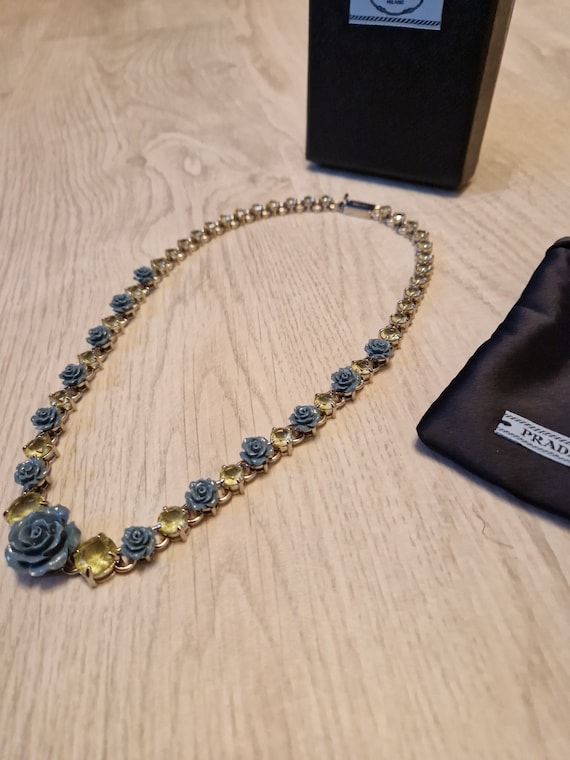 PRADA ネイビー MILANO クリスタルバッジ