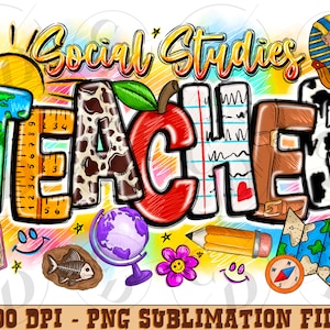 Op de afbeelding: Een kleurrijk grafisch ontwerp met de woorden "Social Studies Teacher" in een regenboog van kleuren. Het ontwerp bevat een wereldbol, een liniaal, een potlood, een kompas, een boek en een kaart.