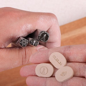 Disegni logo altamente dettagliati, timbro in ceramica, timbro in ceramica, timbro in metallo personalizzato per ceramica, timbro fatto a mano personalizzato, timbro con logo personalizzato