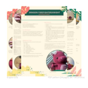 Puede incluir: Un patr&oacute;n de crochet para un juguete amigurumi de drag&oacute;n bombero/caballero rosa. El patr&oacute;n incluye 24 p&aacute;ginas y 84 + 85 fotos.