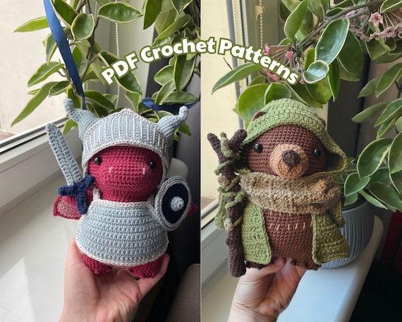 Dragon Knight, Druid Bear | 2in1 PDF Crochet Amigurumi Pattern Bundle | Cute Fantasy Plushie with Removable Accessories | Sword, Cloak, Hood