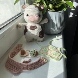 Eiskuh PDF Häkel-Amigurumi-Muster Einfaches Plüschtier mit abnehmbarem Zubehör Stofftier-Tutorial Bild 3