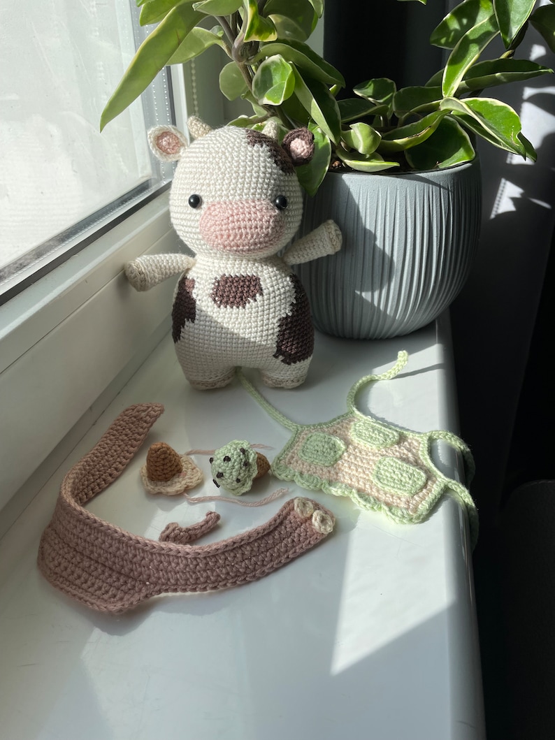 Eiskuh PDF Häkel-Amigurumi-Muster Einfaches Plüschtier mit abnehmbarem Zubehör Stofftier-Tutorial Bild 3