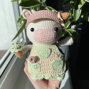 Eiskuh PDF Häkel-Amigurumi-Muster Einfaches Plüschtier mit abnehmbarem Zubehör Stofftier-Tutorial Bild 10