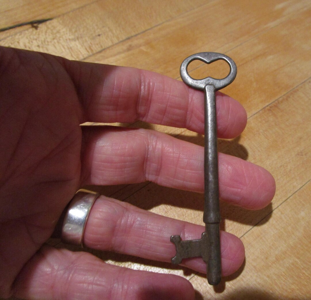 Set of 8 Skeleton Keys # 10, 59, M45 Including R & E Mfg. Co 