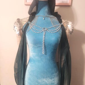 Scalemaille, Dragon scales, scale mail shoulder armor pauldron with green cloak