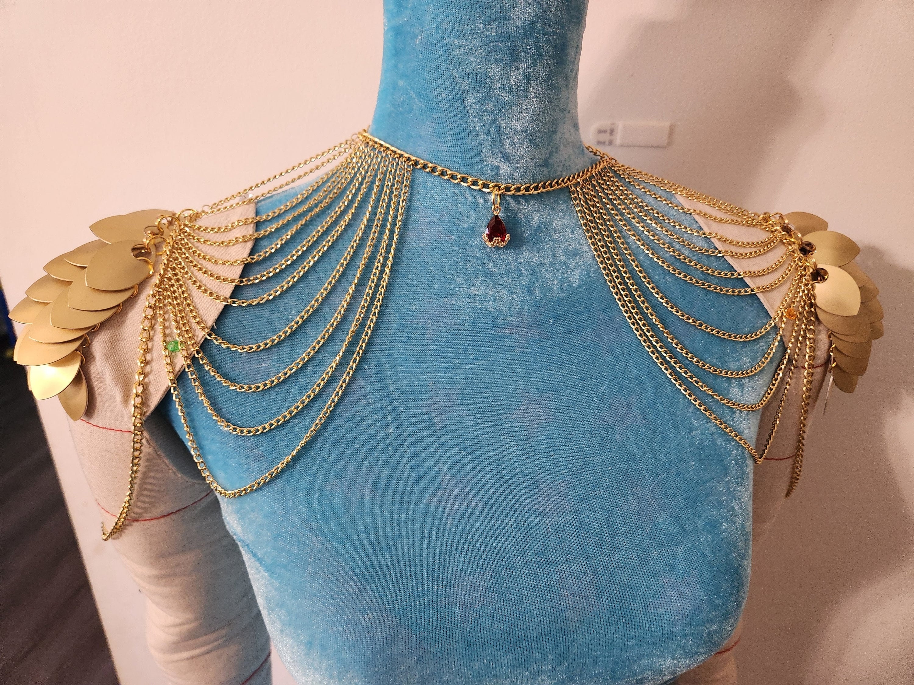 Scalemaille Dragon scales, scale mail shoulder armor pauldron GOLD.