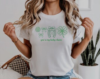 Camiseta retrô Lucky Charm | Camiseta irlandesa para o Dia de São Patrício | Presente vintage com trevo de quatro folhas